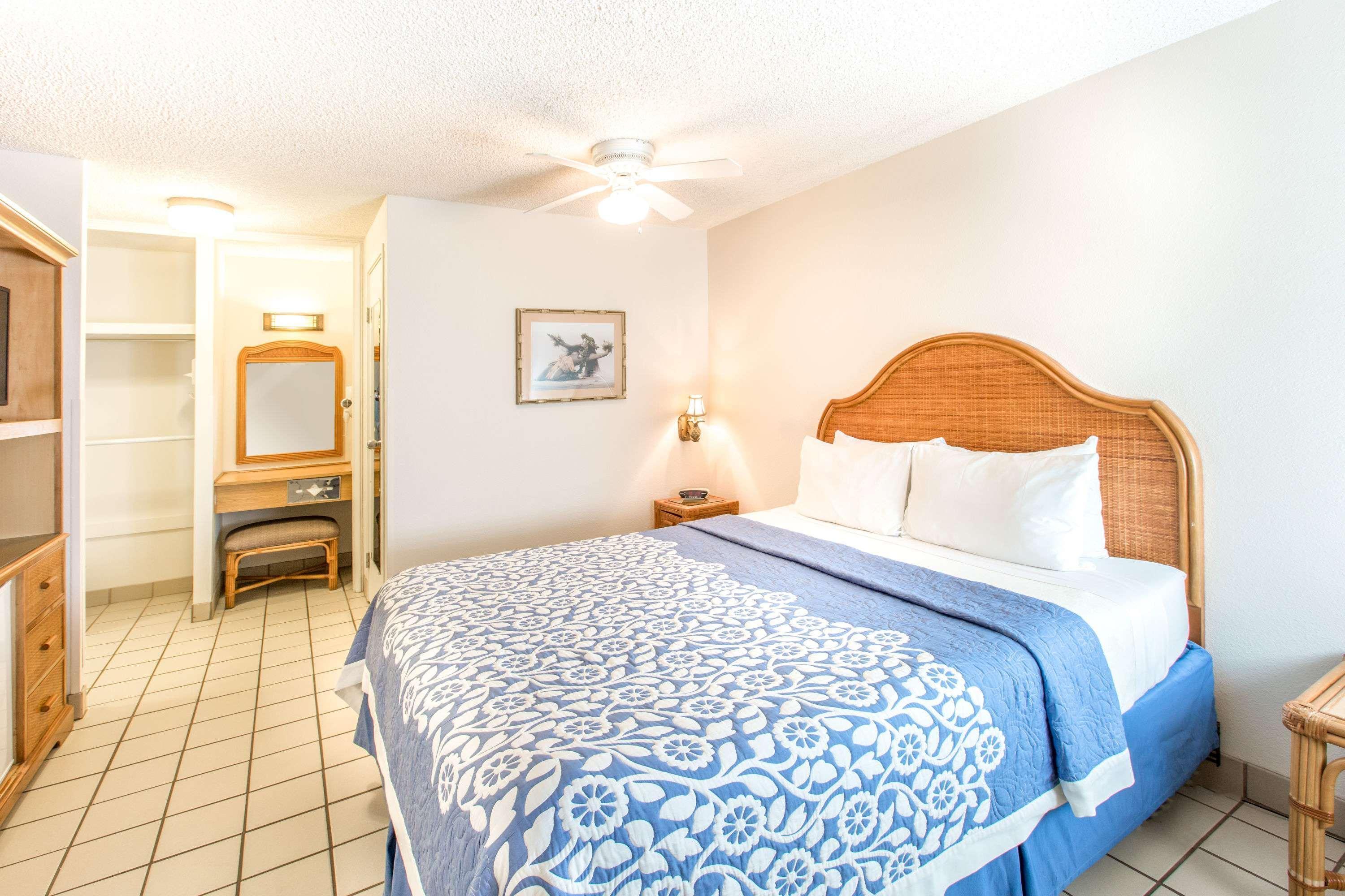 Days Inn By Wyndham Maui Oceanfront Вайлеа Екстер'єр фото