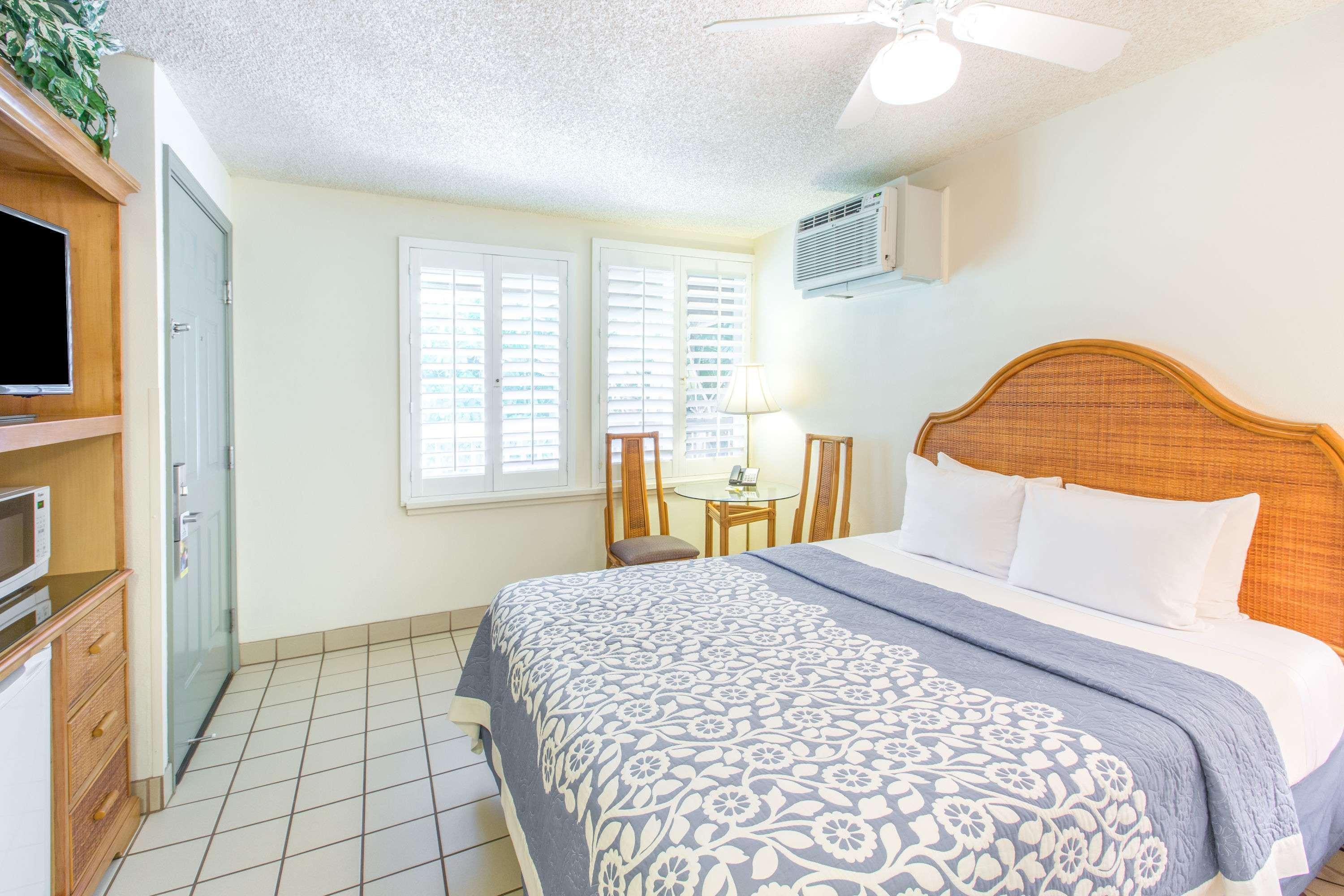 Days Inn By Wyndham Maui Oceanfront Вайлеа Екстер'єр фото