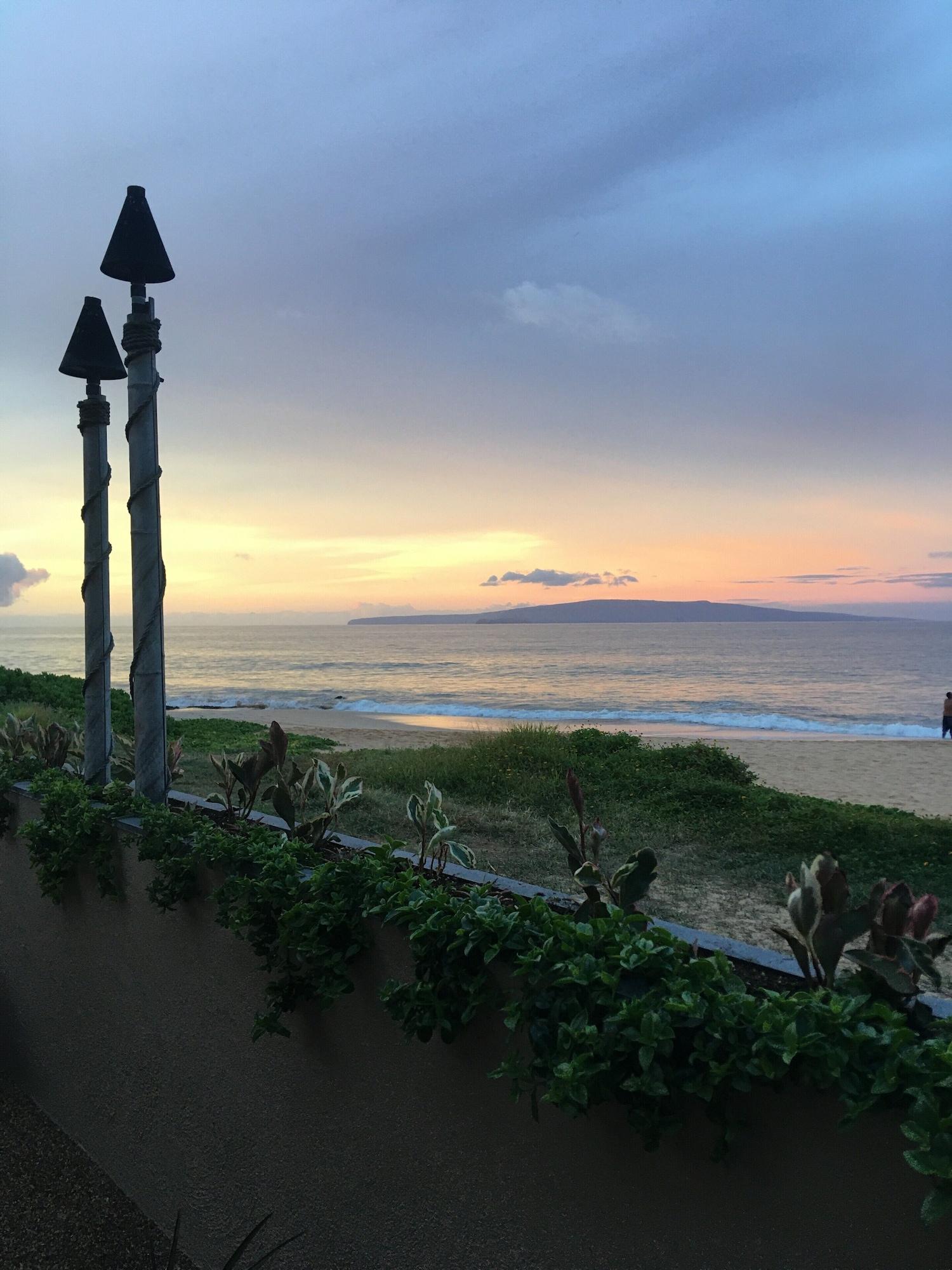 Days Inn By Wyndham Maui Oceanfront Вайлеа Екстер'єр фото