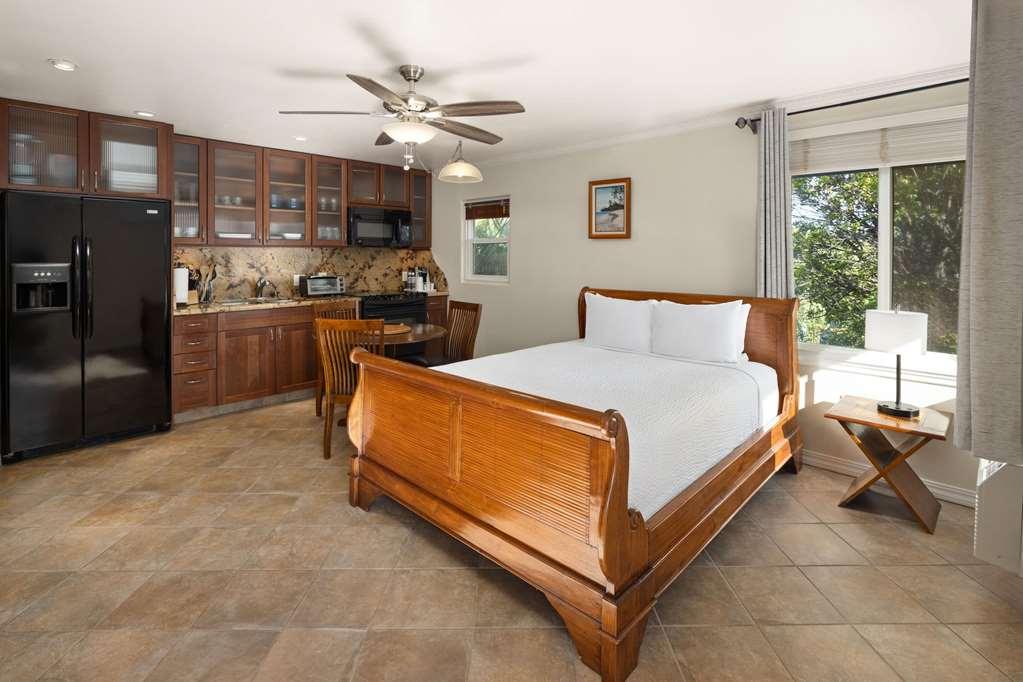 Days Inn By Wyndham Maui Oceanfront Вайлеа Номер фото