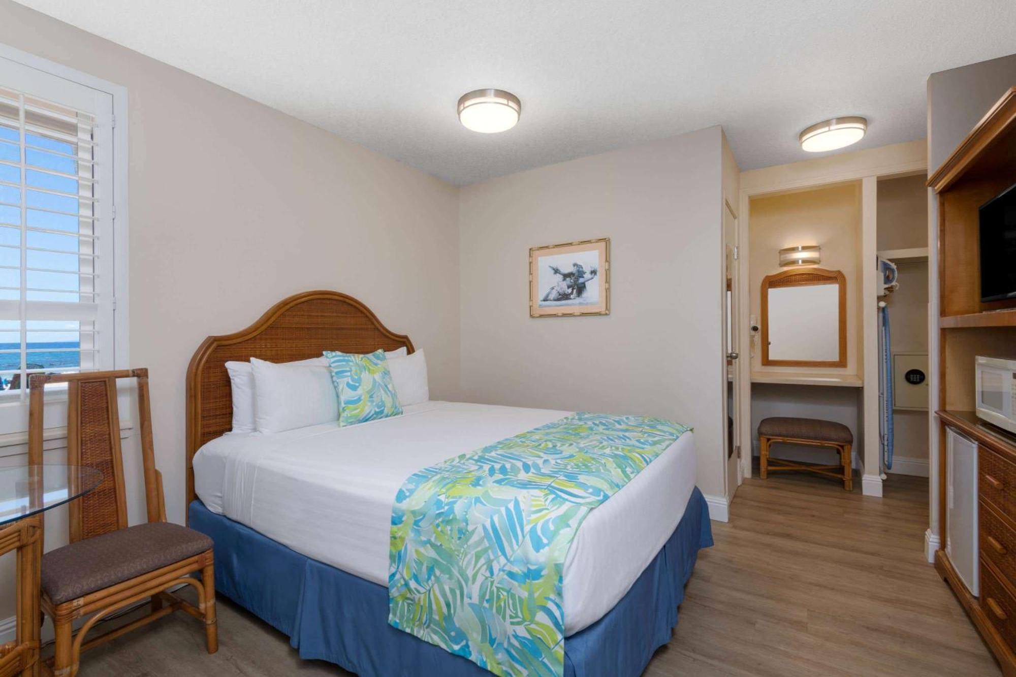 Days Inn By Wyndham Maui Oceanfront Вайлеа Екстер'єр фото