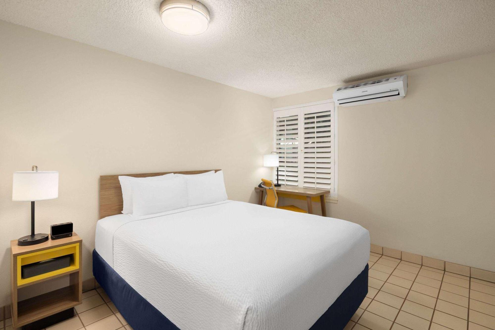 Days Inn By Wyndham Maui Oceanfront Вайлеа Екстер'єр фото