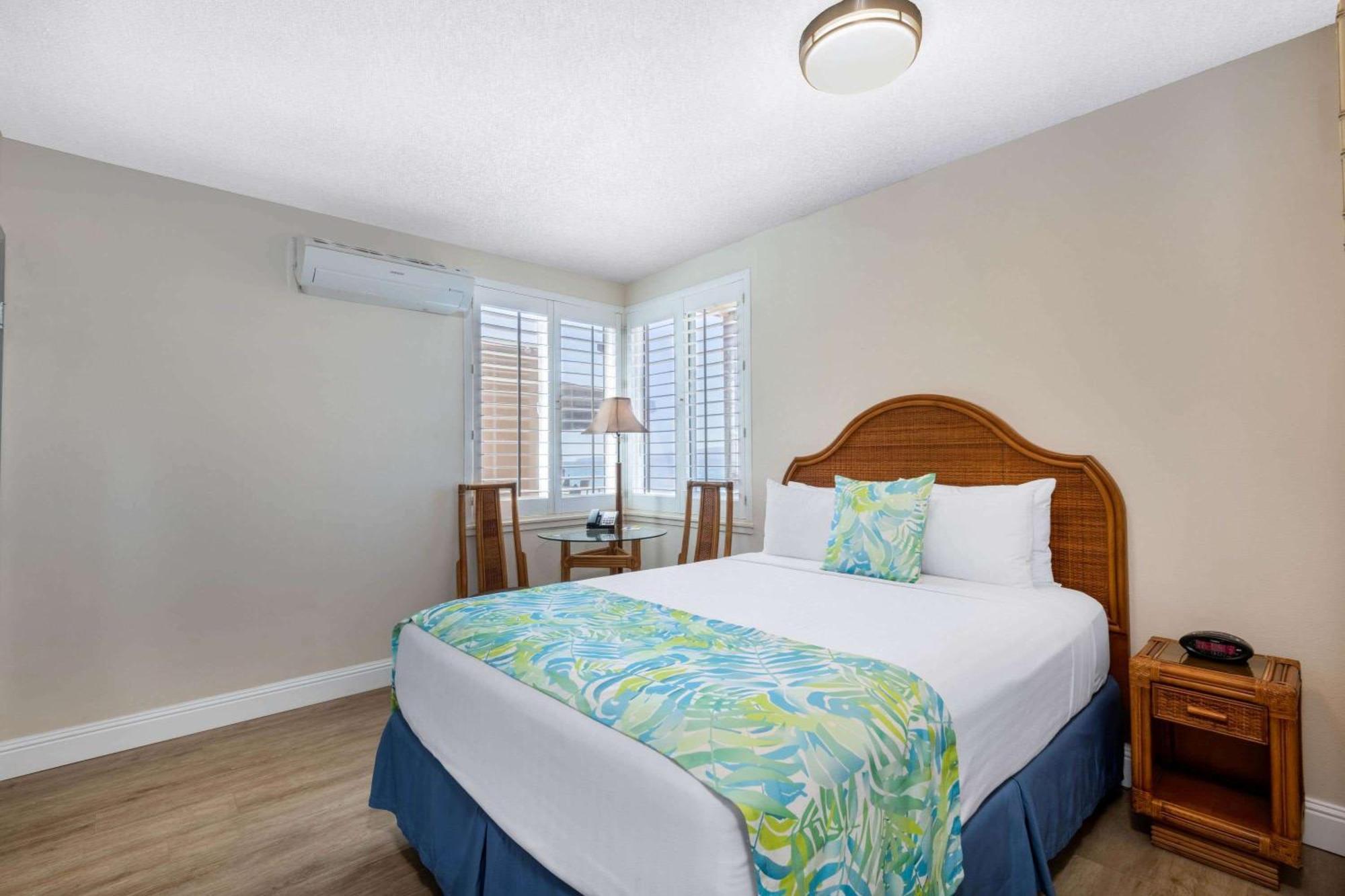 Days Inn By Wyndham Maui Oceanfront Вайлеа Екстер'єр фото