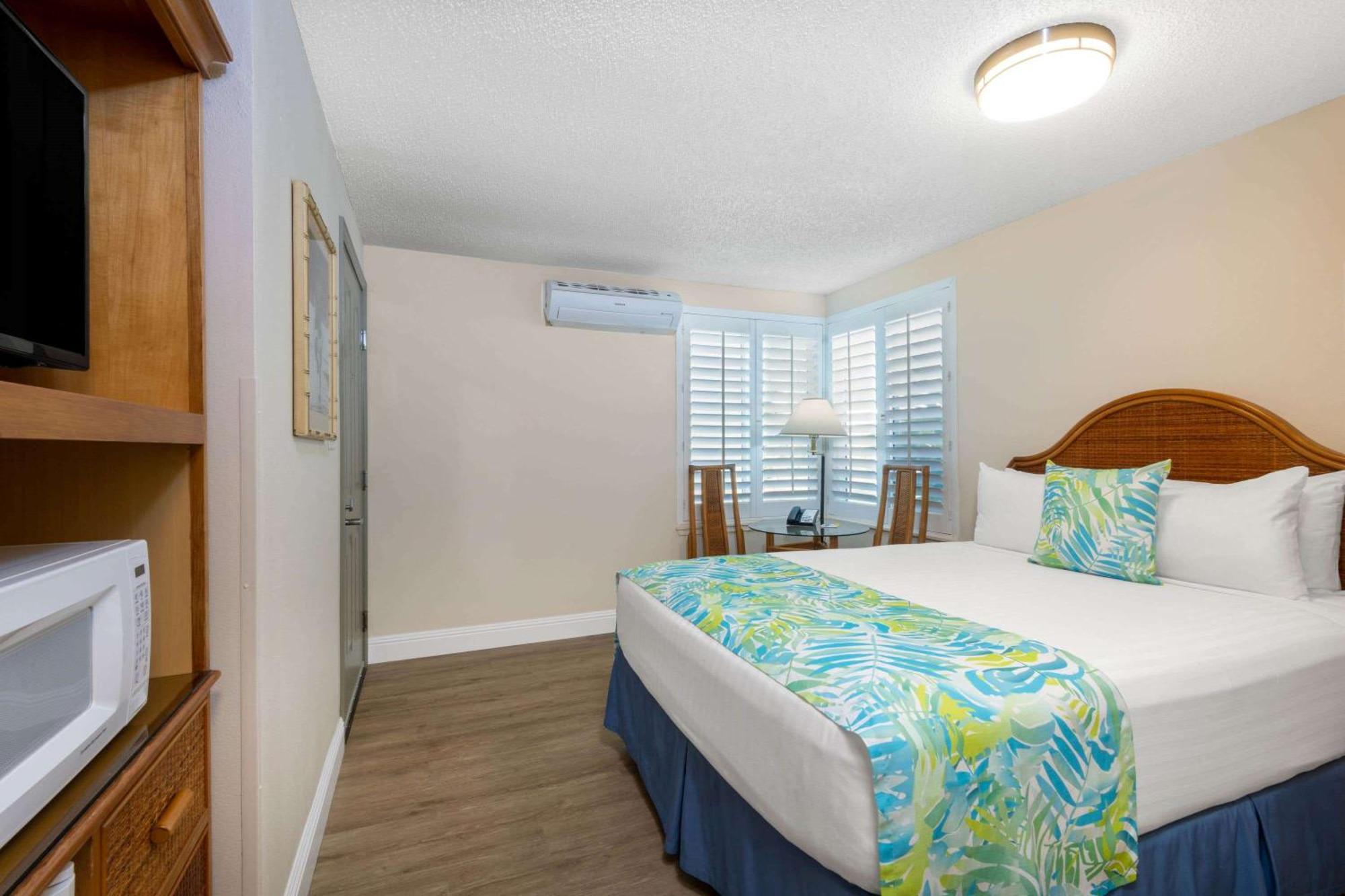Days Inn By Wyndham Maui Oceanfront Вайлеа Екстер'єр фото