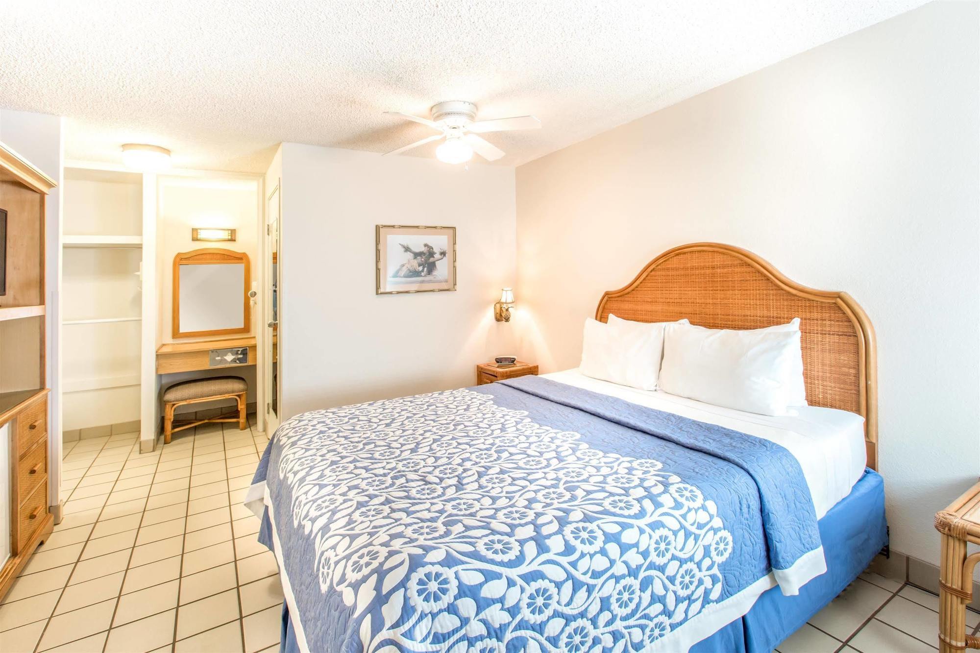 Days Inn By Wyndham Maui Oceanfront Вайлеа Екстер'єр фото